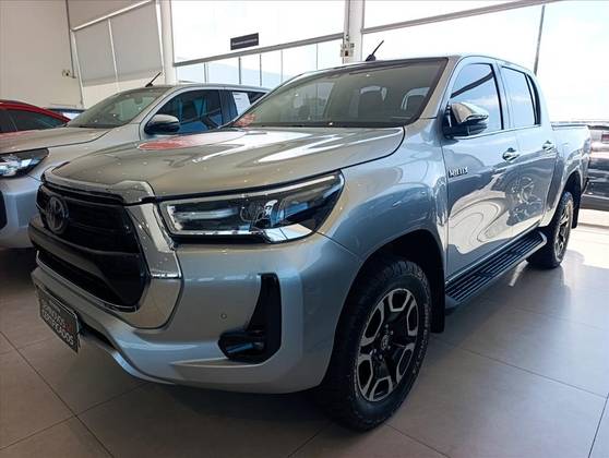 TOYOTA HILUX 2.8 D-4D TURBO DIESEL CD SRX 4X4 AUTOMÁTICO
